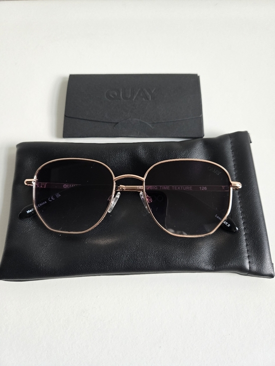 New Quay Australia Unisex Big Time Texture Gold Frame/Smoke Lens Sunglasses main image 12